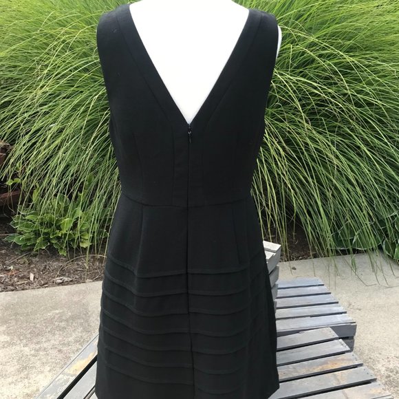 Ann Taylor Sleeveless Little Black Dress - Size 2 - Picture 4 of 5